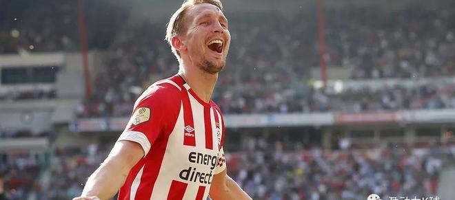 友博网页版 -荷甲倒计时；浙江队赛后复出首秀；细节引发关注；态度坚定；细节决定成败(荷甲积分榜最新)